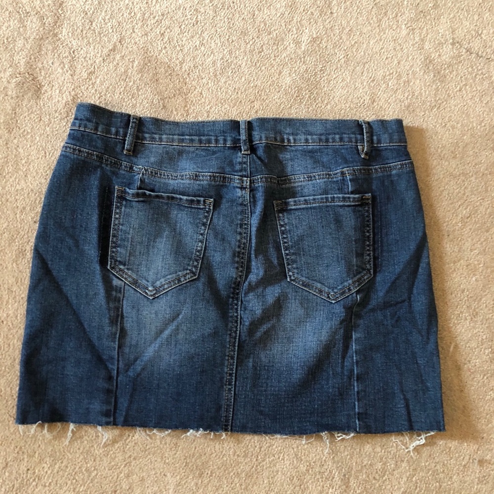 Denim maternity skirt from Pea in the pod - Picture 3 of 3